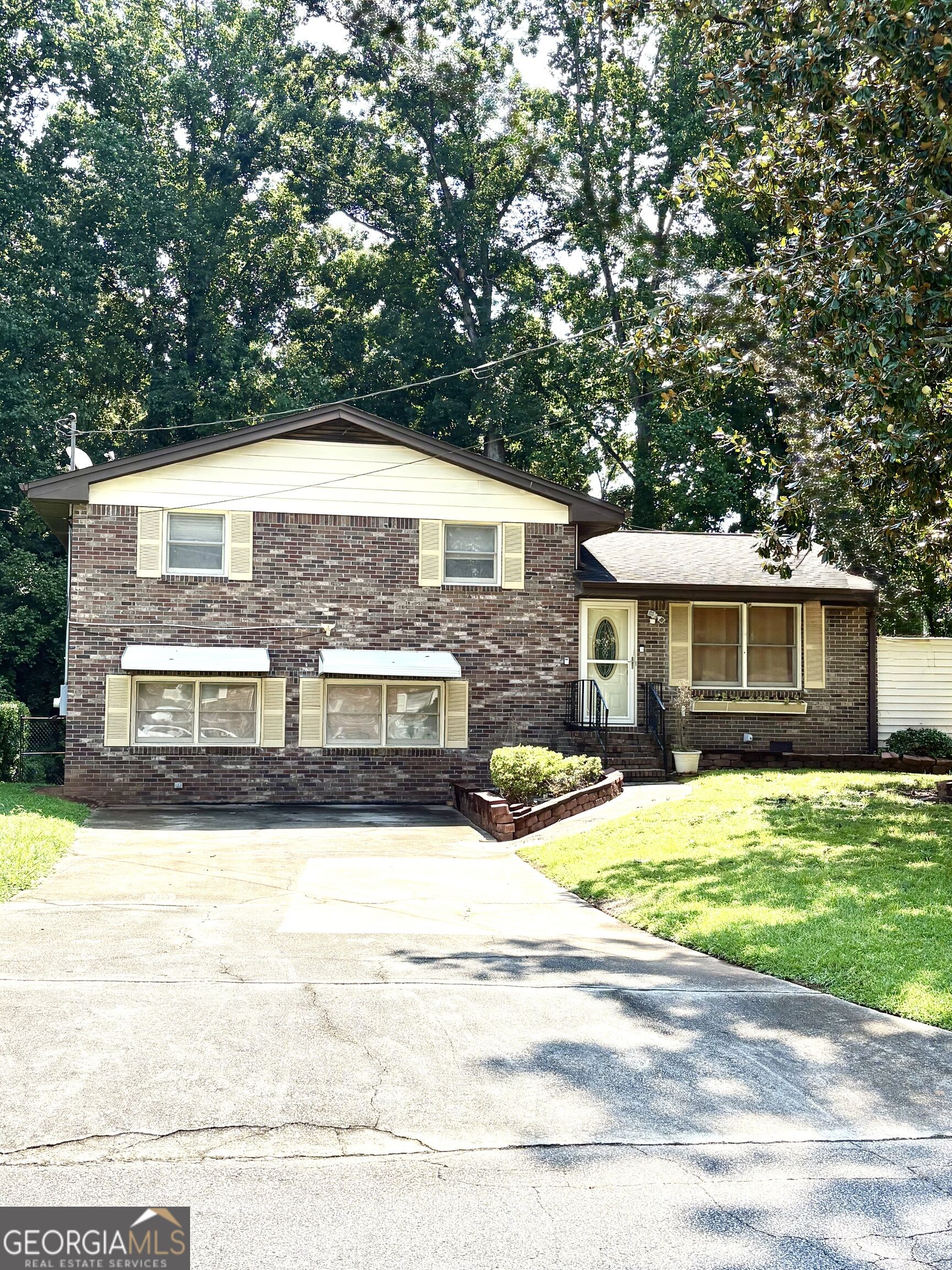 2480 Burton Circle Property Photo 2