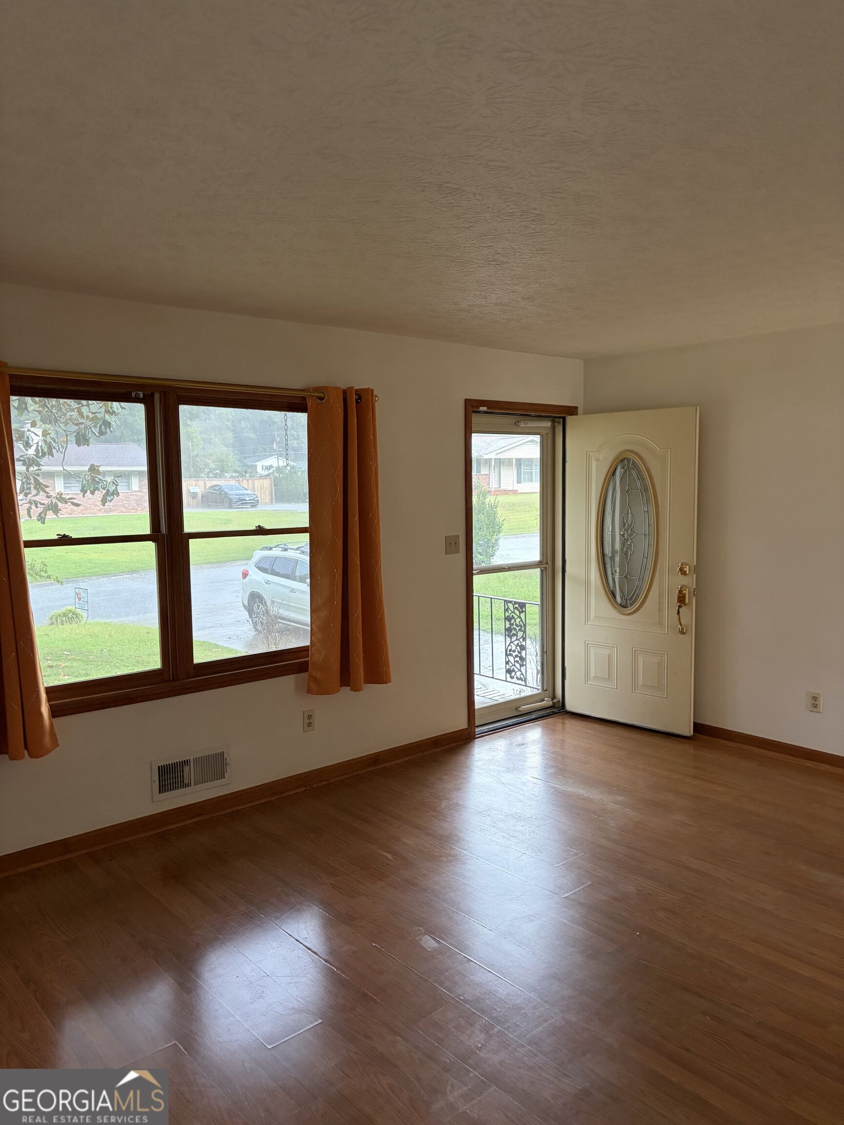 2480 Burton Circle Property Photo 6
