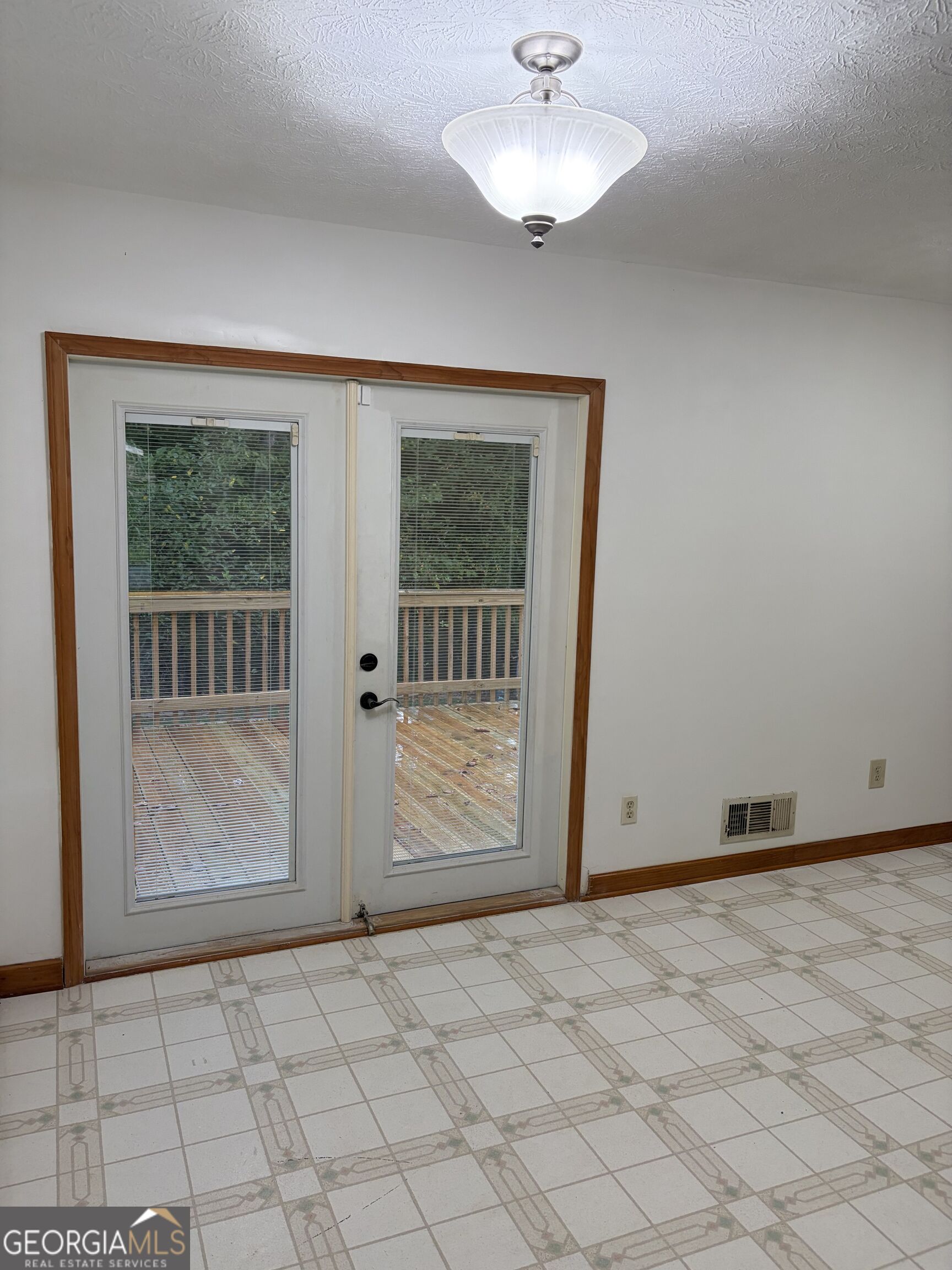 2480 Burton Circle Property Photo 9