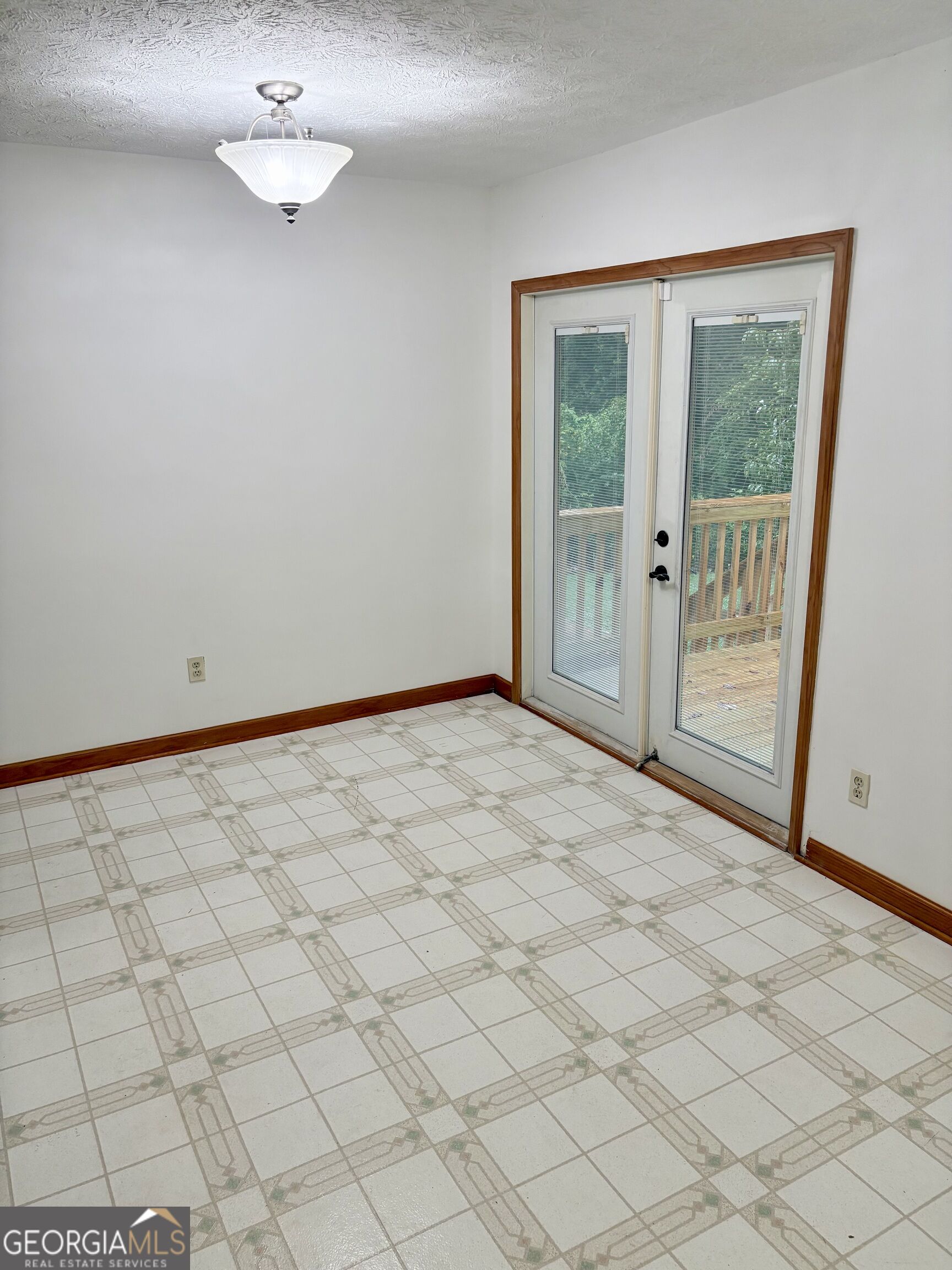 2480 Burton Circle Property Photo 13
