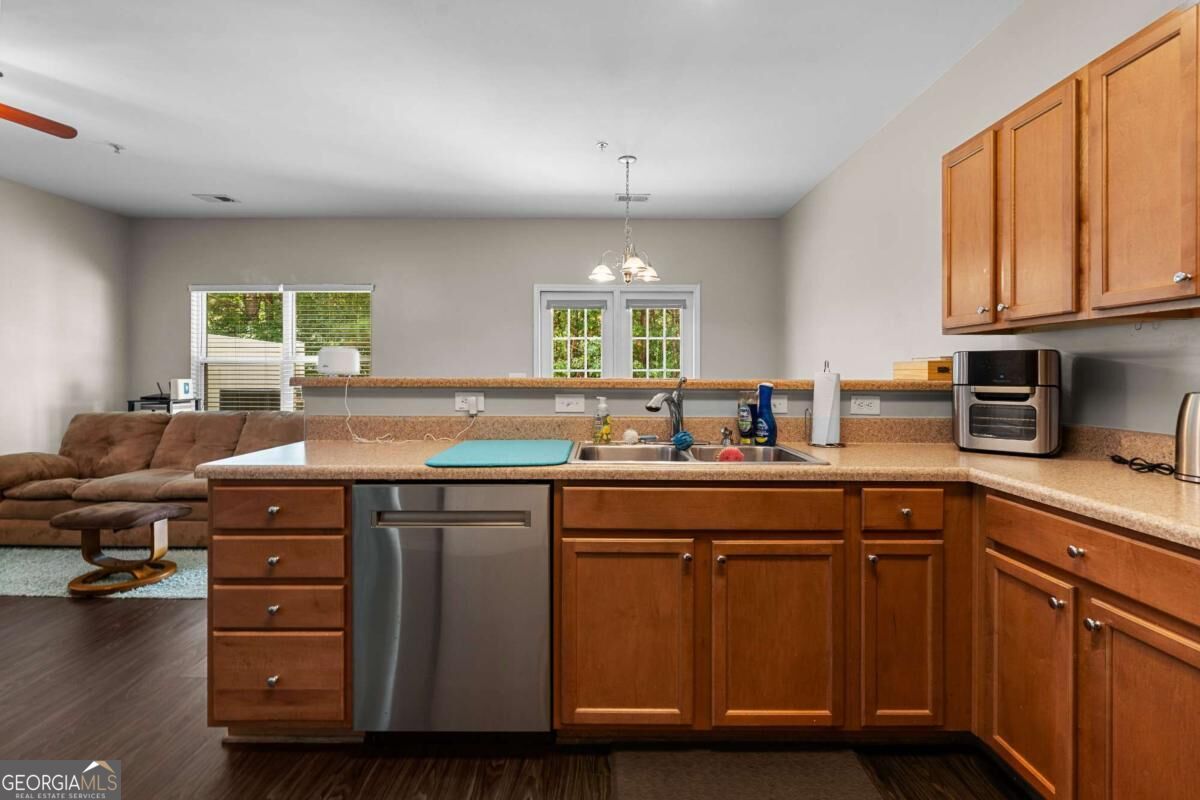 143 Granite Way Property Photo 6