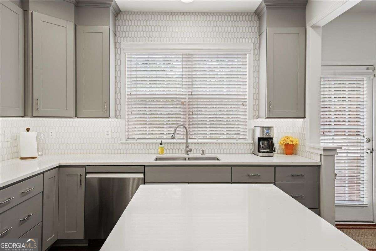 12 Rockland Place Property Photo 11