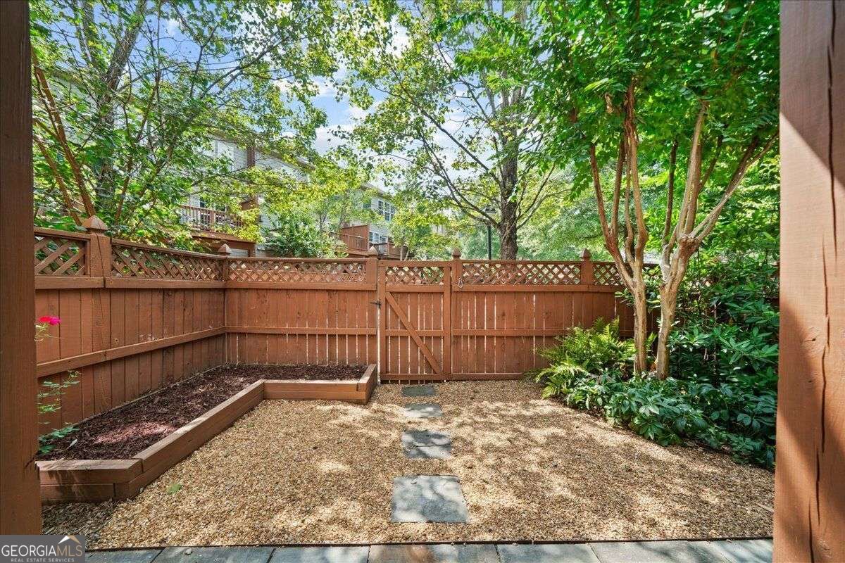12 Rockland Place Property Photo 32