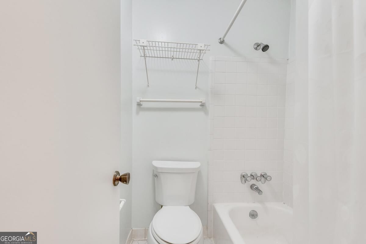 837 Heritage Square Property Photo 9