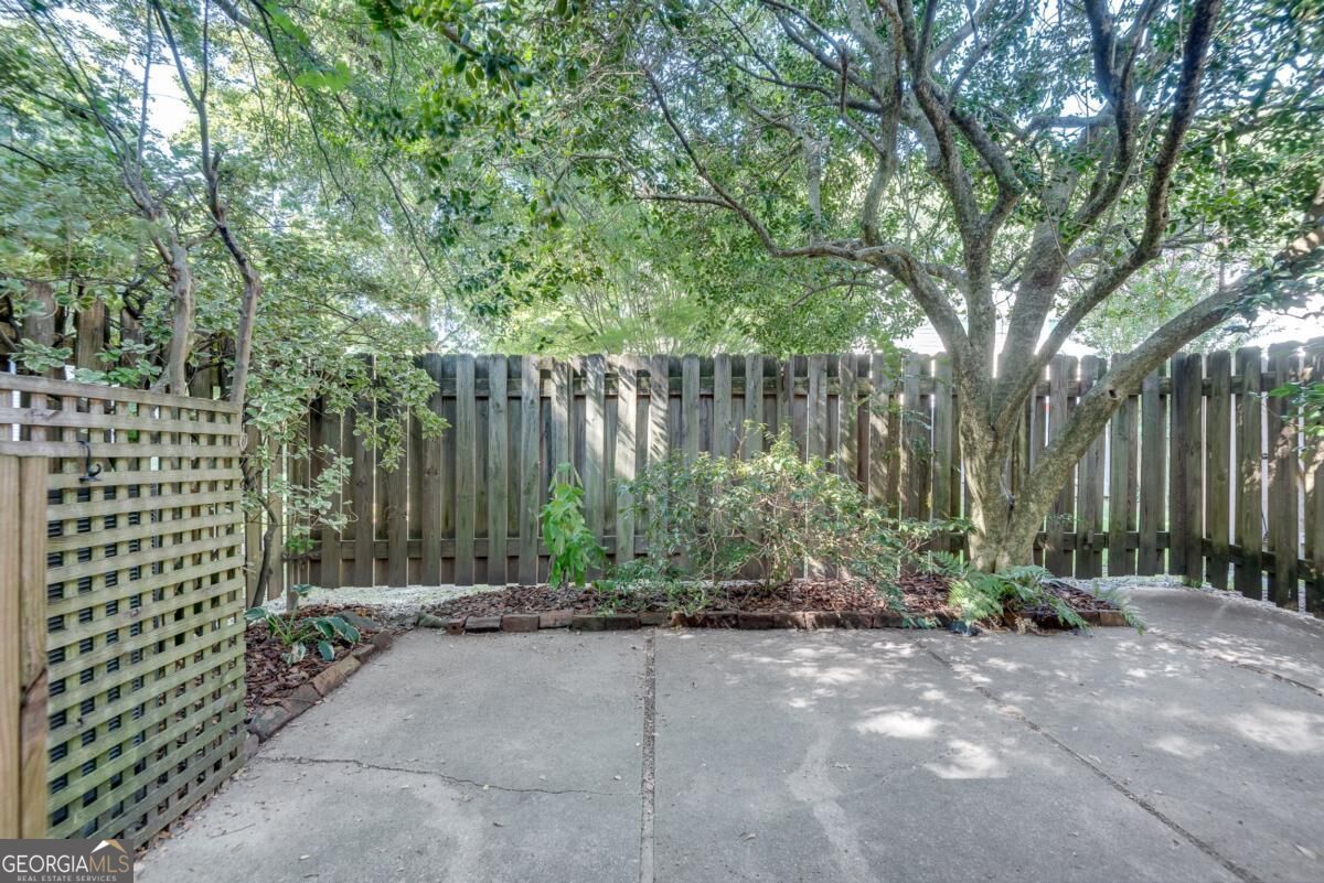 837 Heritage Square Property Photo 26