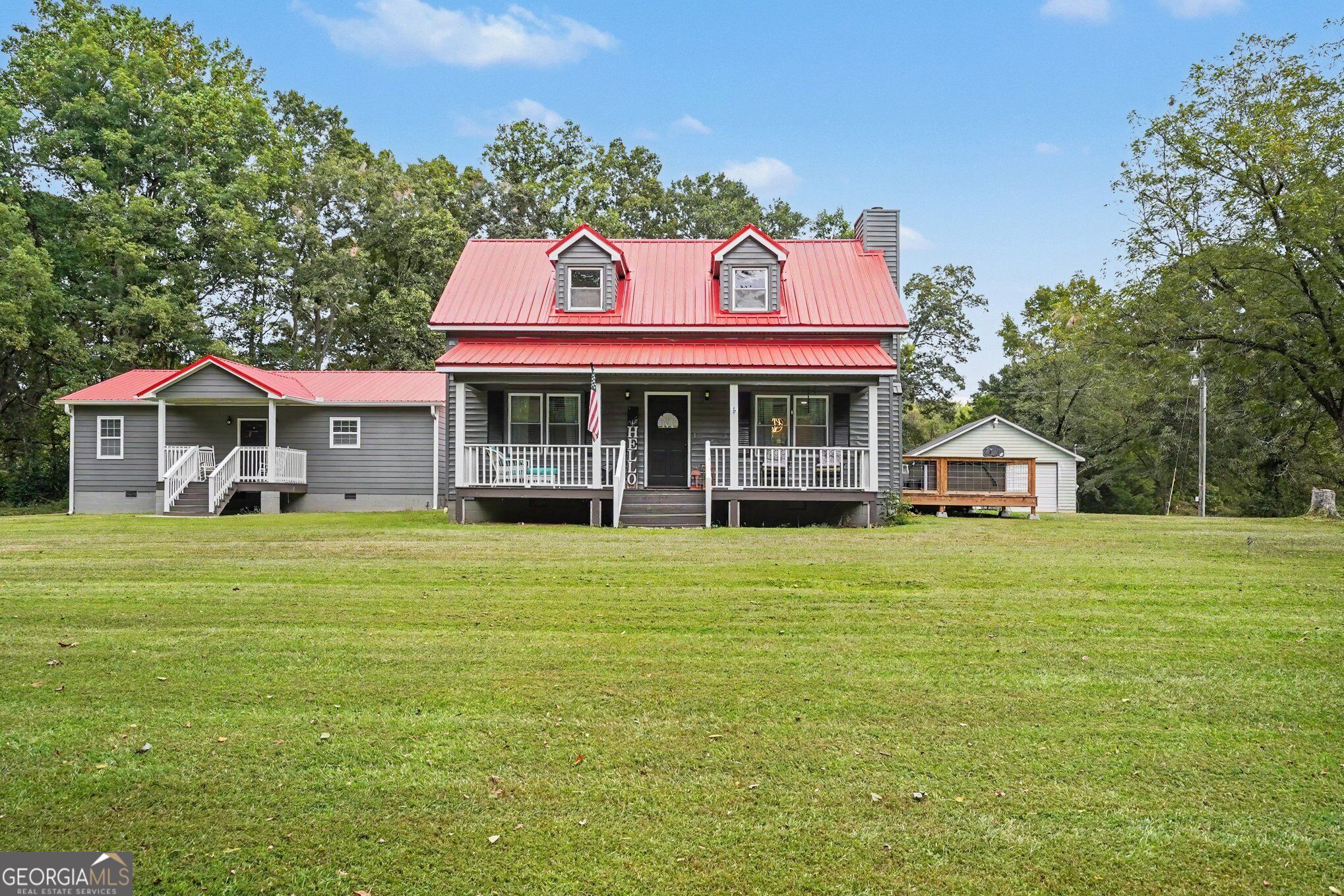 587 Highway 41 N Property Photo 1