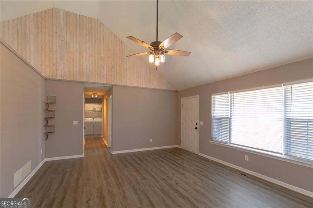 2 Court Crossing Property Photo 8