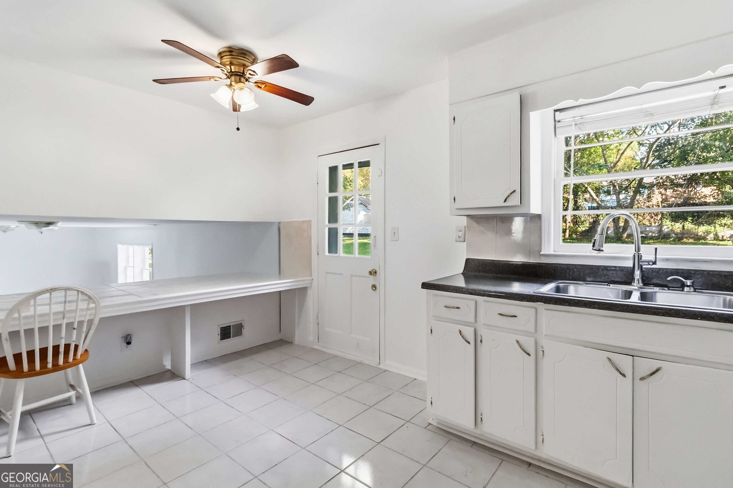 4348 Executive Drive Property Photo 10
