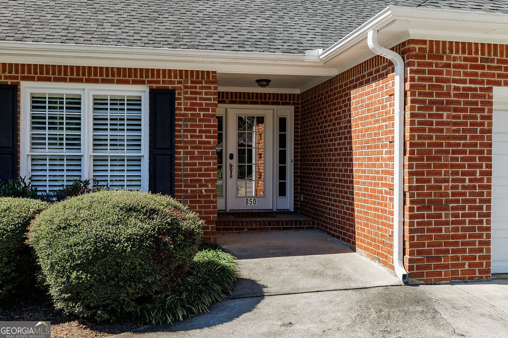 850 Saint Ives Lane Property Photo 3