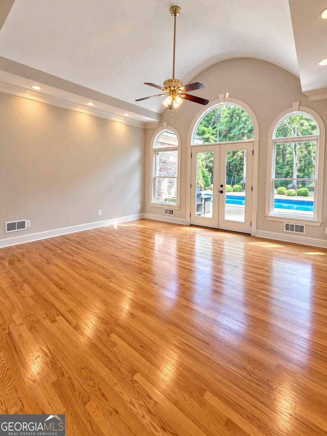 865 Streamside Drive Property Photo 4