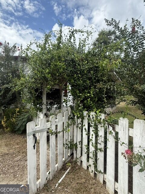 221 Lee Property Photo 1