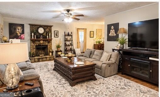 5846 Fox Run Property Photo 8