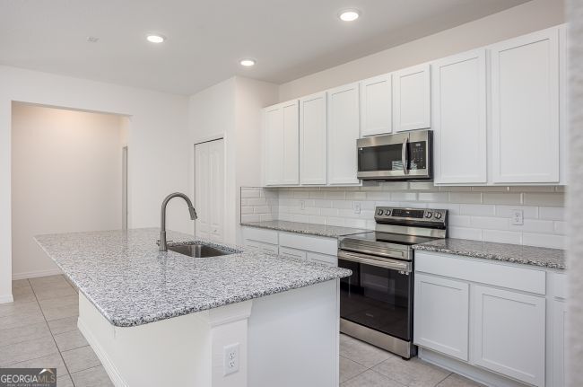 200 Savannah Way Property Photo 3