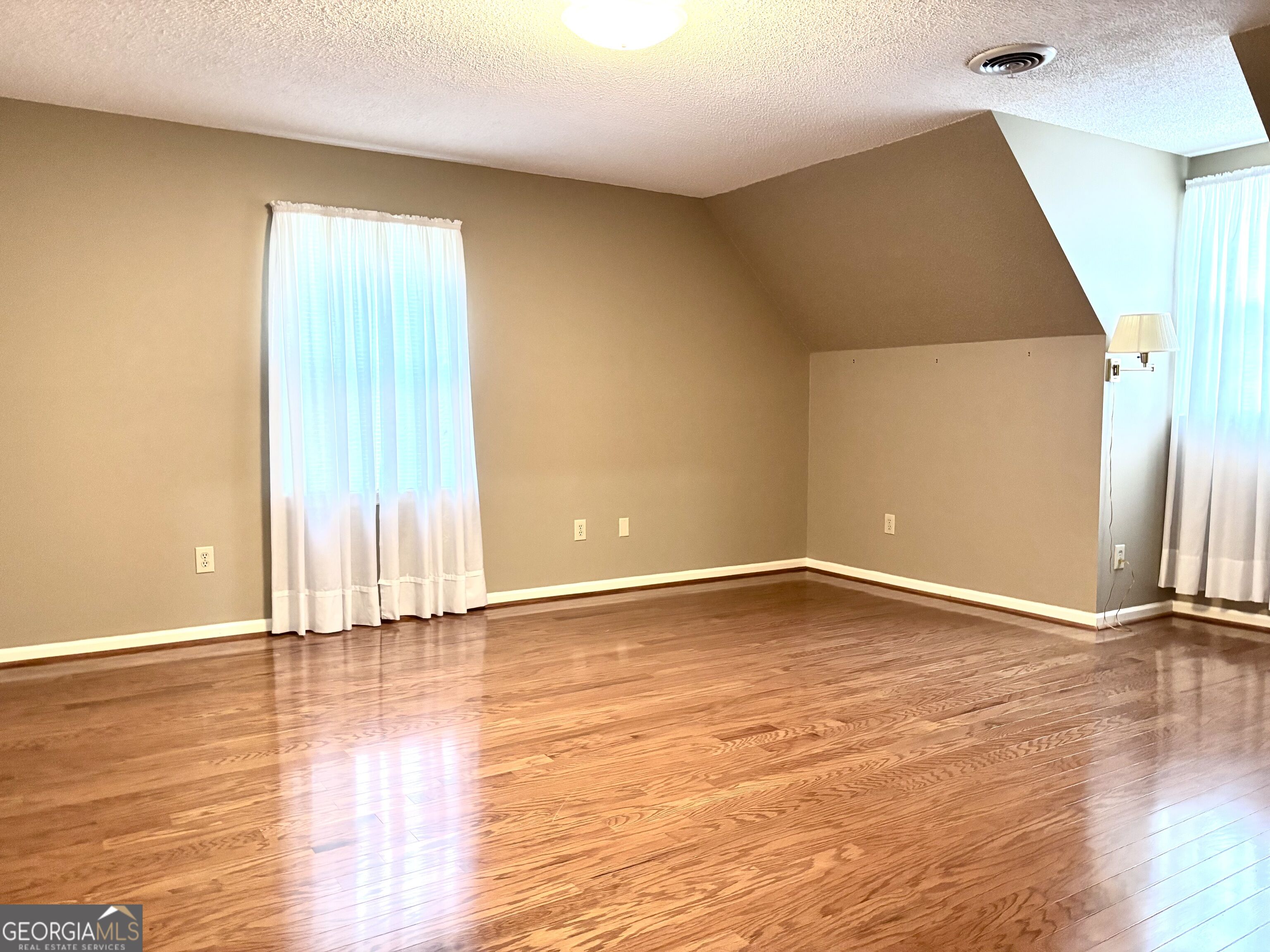 1030 Windridge Drive Property Photo 11