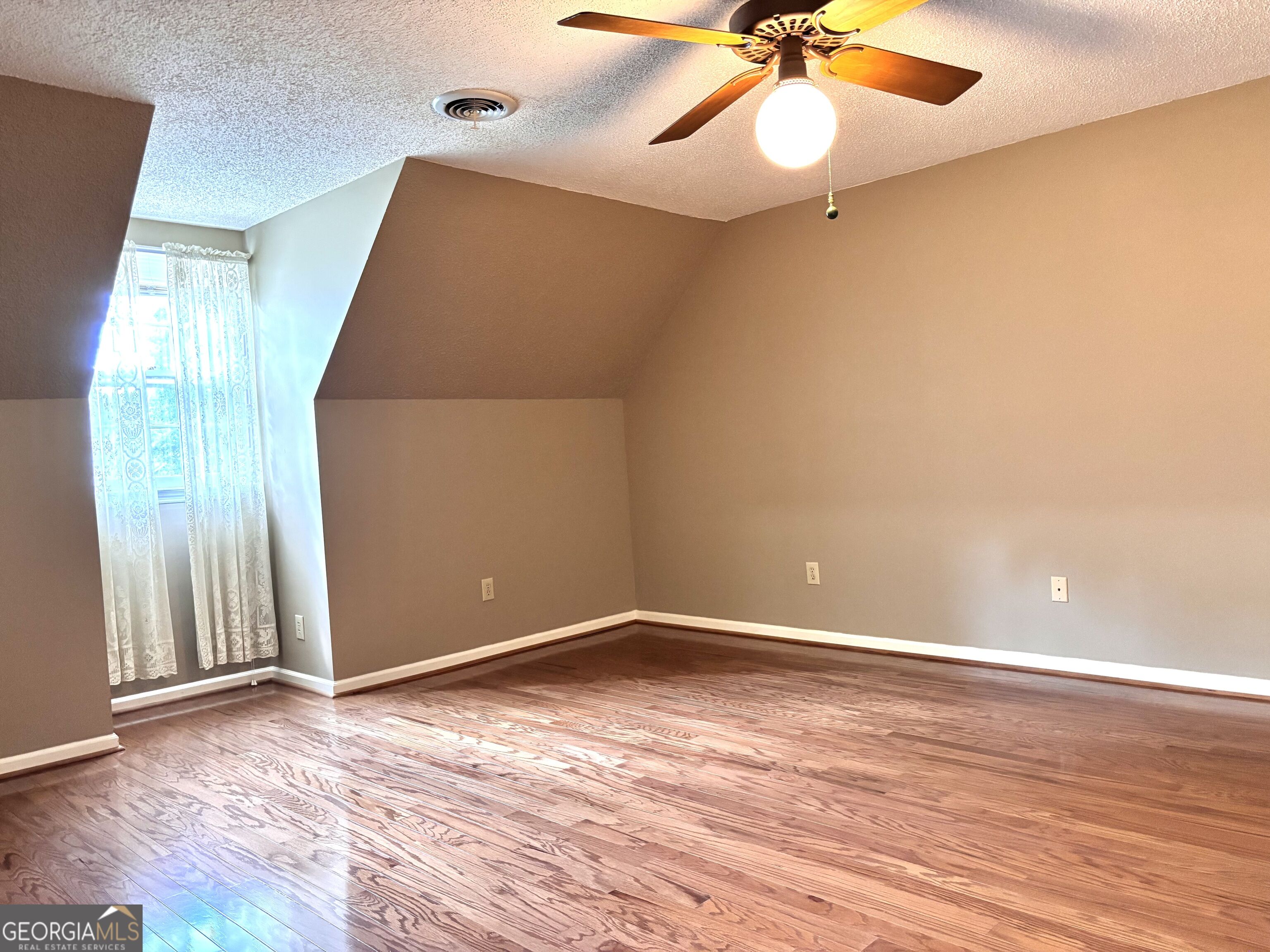 1030 Windridge Drive Property Photo 12