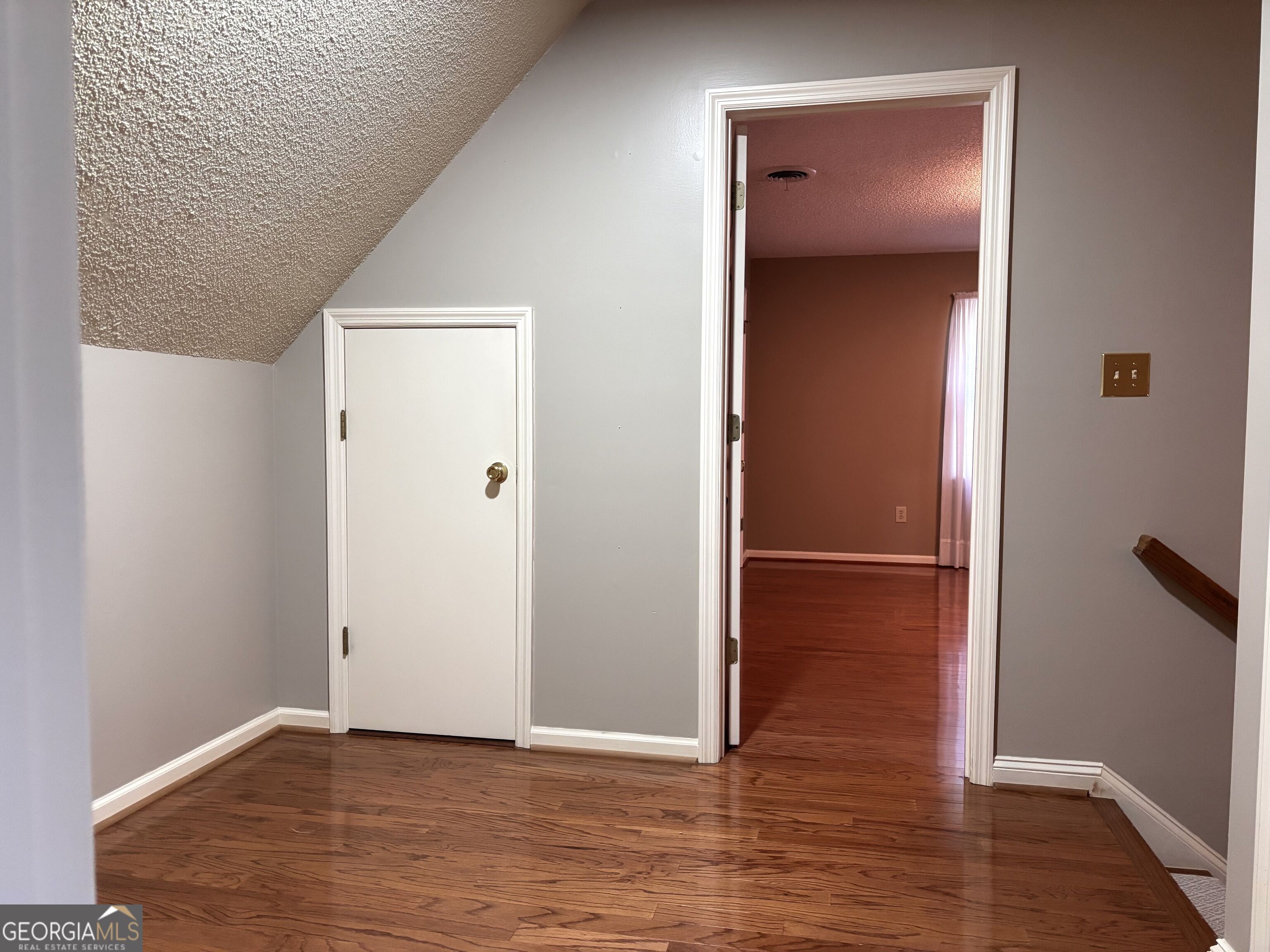 1030 Windridge Drive Property Photo 14