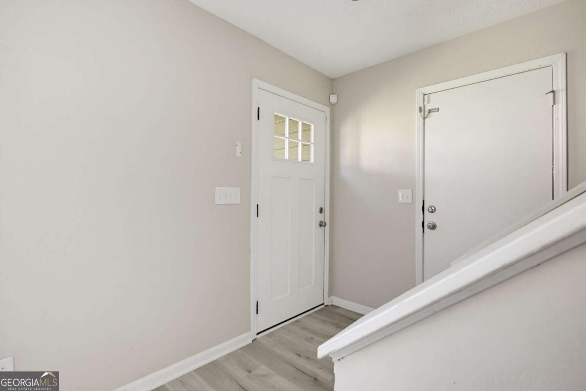 5570 Downs Way Property Photo 4