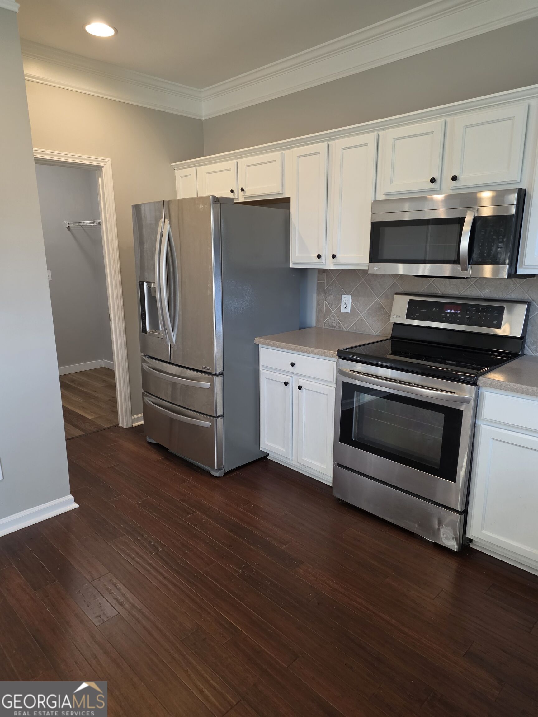 2432 Black Forest Drive Property Photo 10