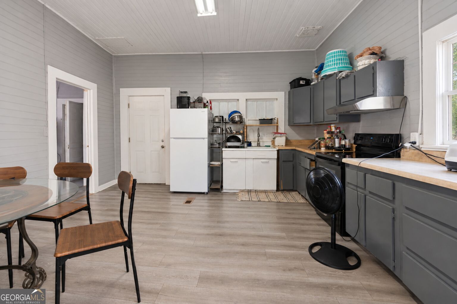 324 W Line Street Property Photo 5