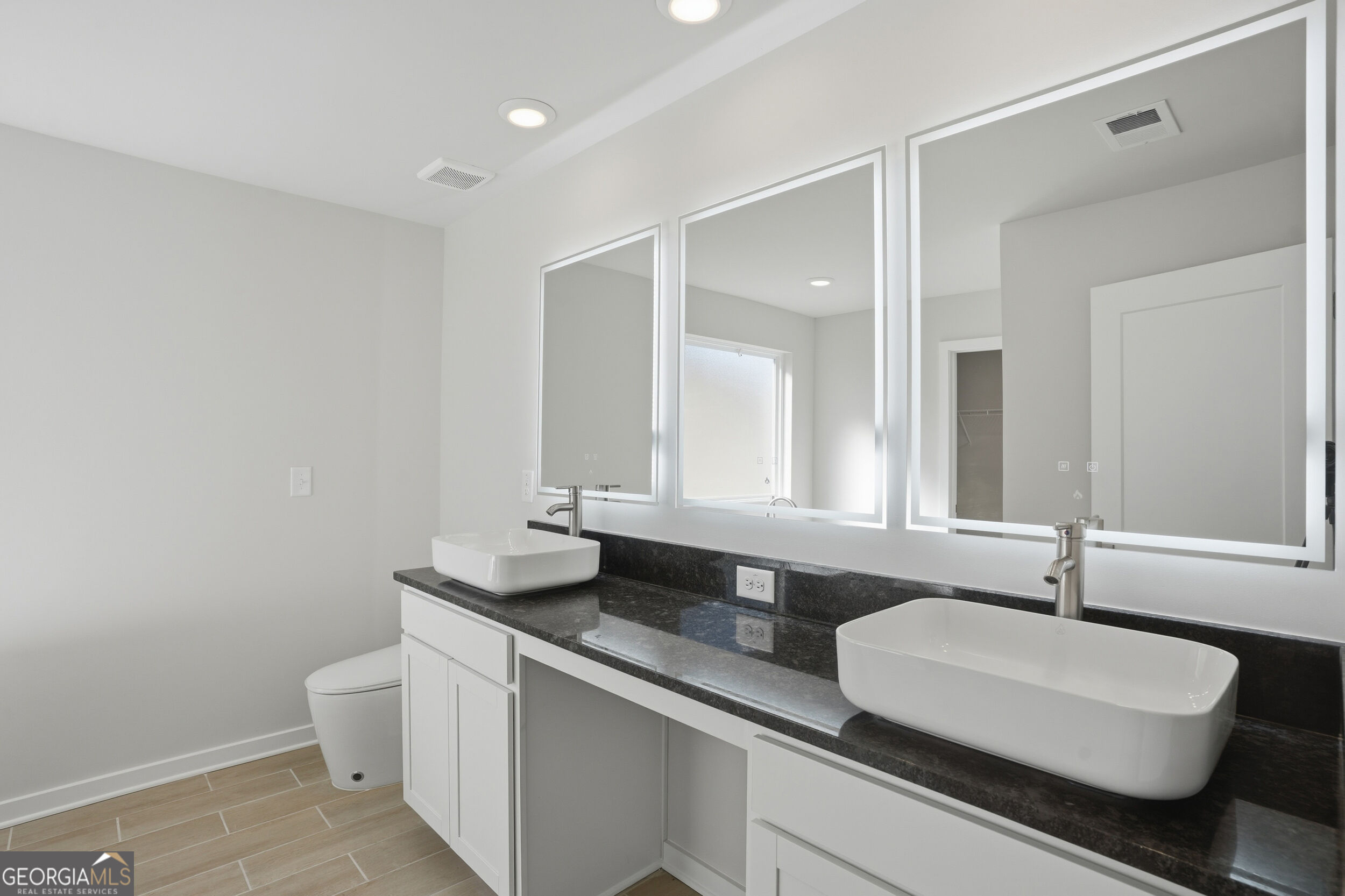 302 Glenhaven Drive Property Photo 12