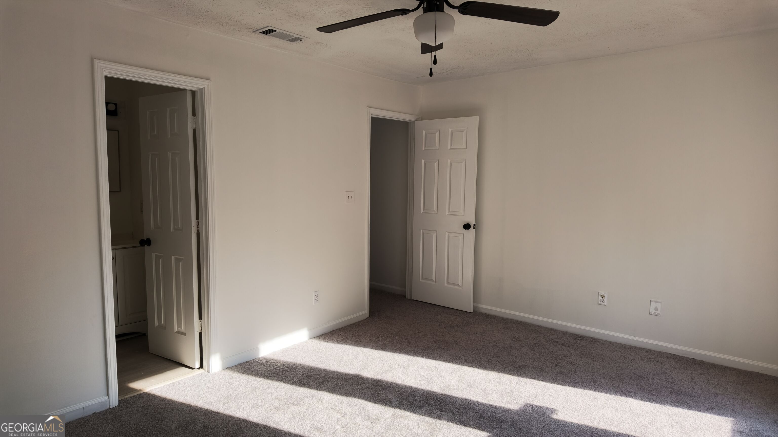 5475 Park Place S Property Photo 10