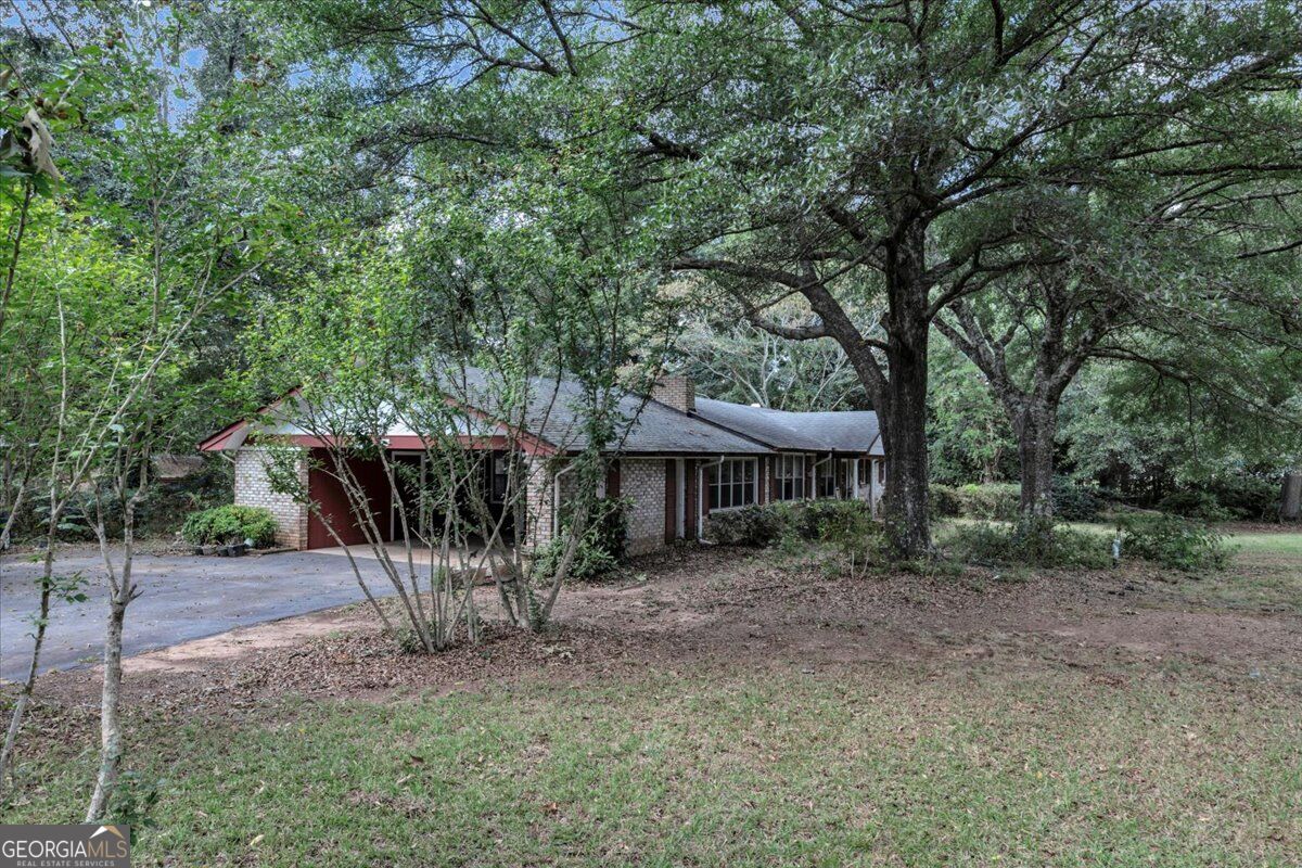 2380 Keys Ferry Road Property Photo 2