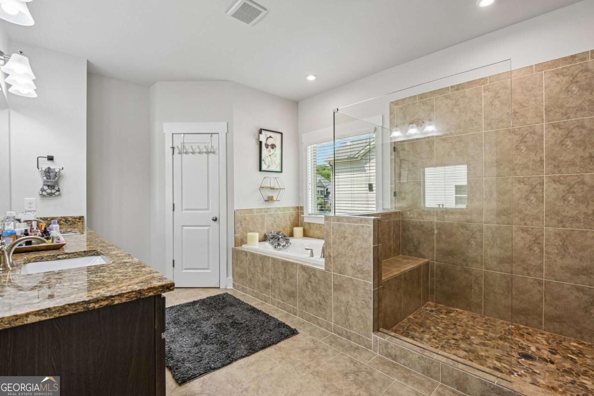 606 Taymack W Property Photo 4