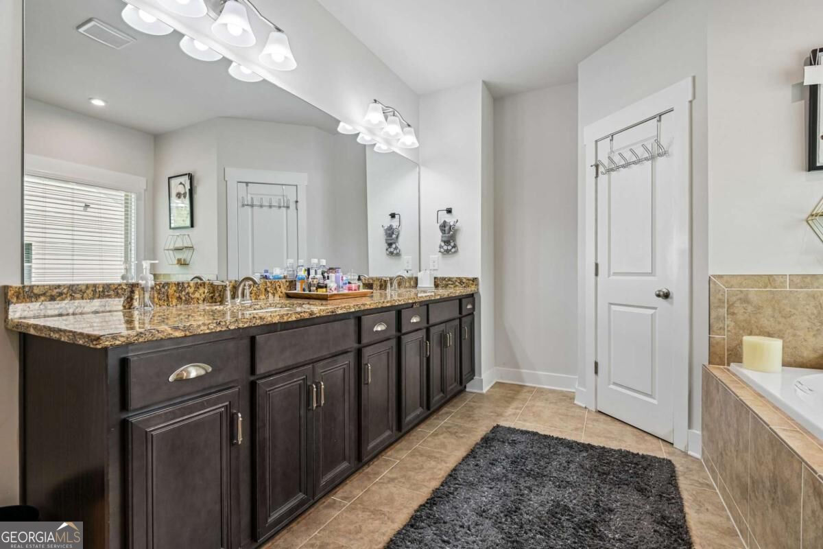 606 Taymack W Property Photo 27