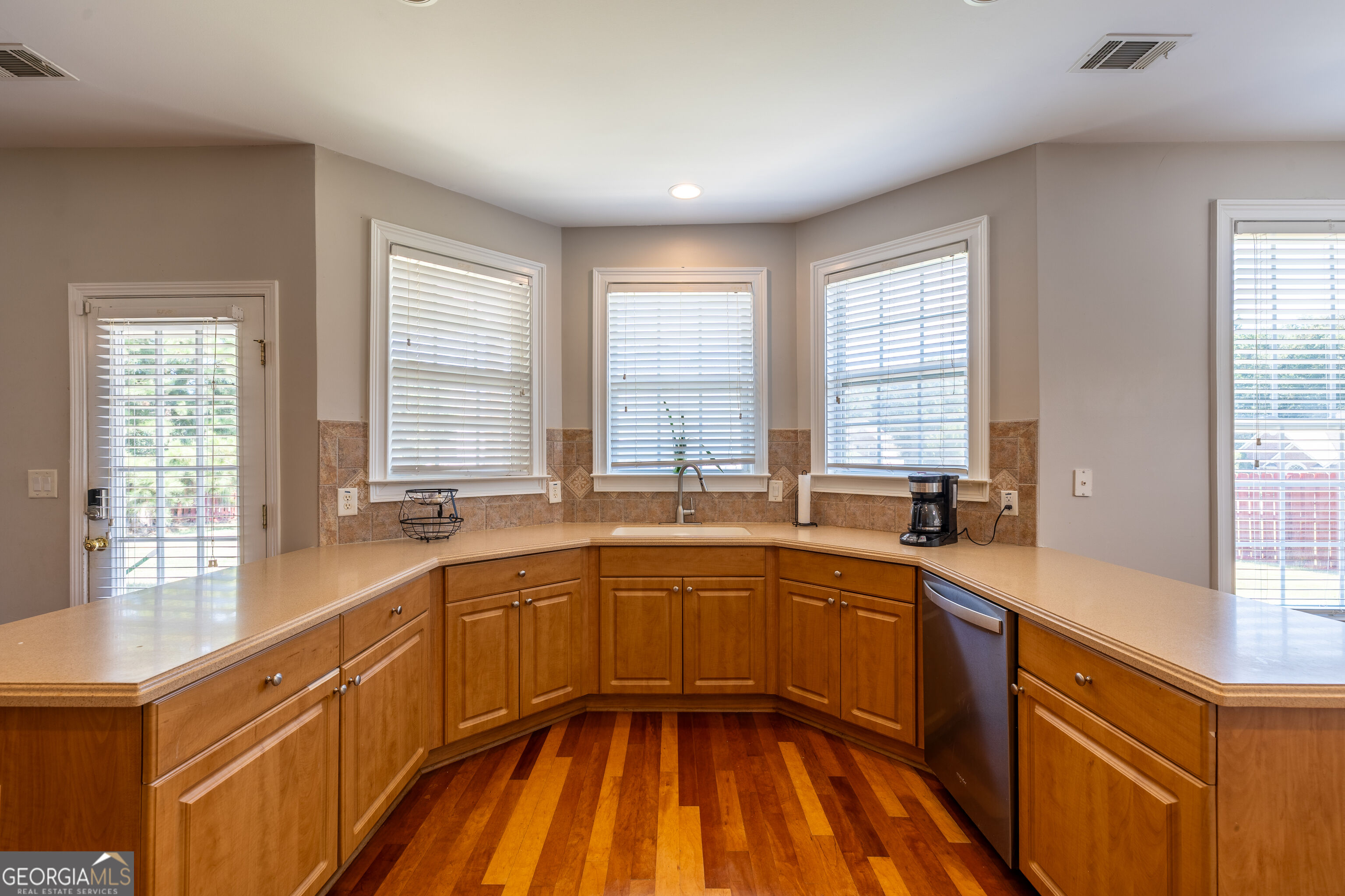 1544 Rolling Meadows Drive Property Photo 14