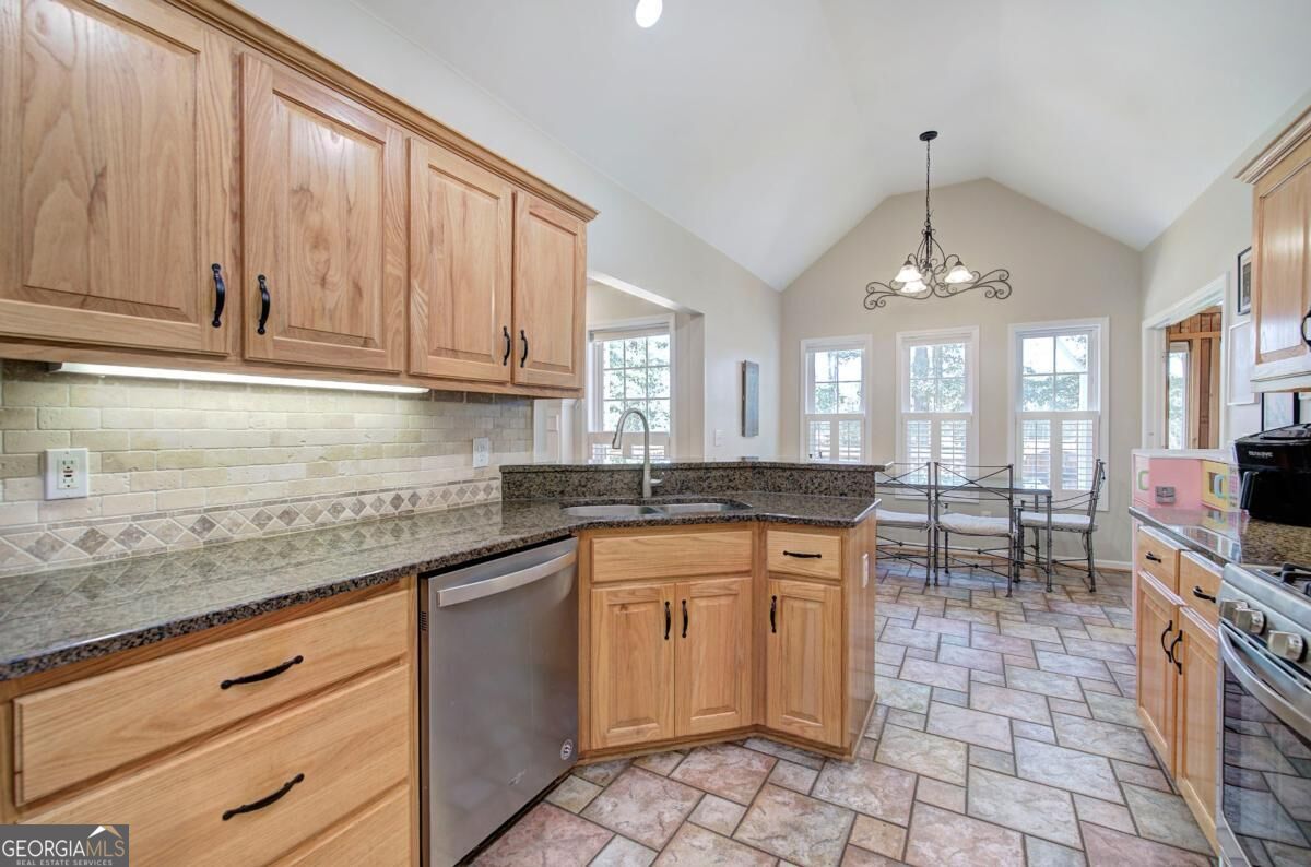 1082 Fieldstone Drive Property Photo 17