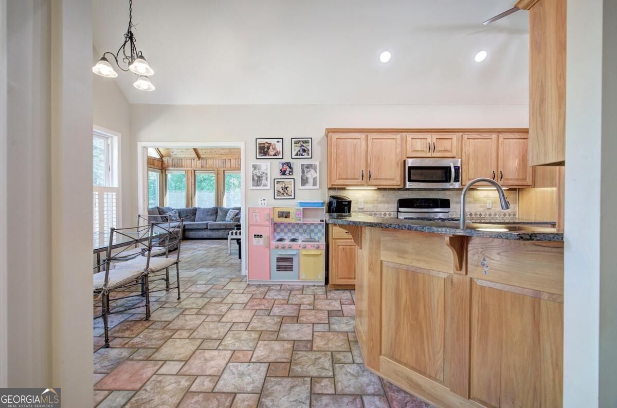 1082 Fieldstone Drive Property Photo 18