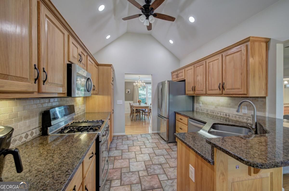 1082 Fieldstone Drive Property Photo 21
