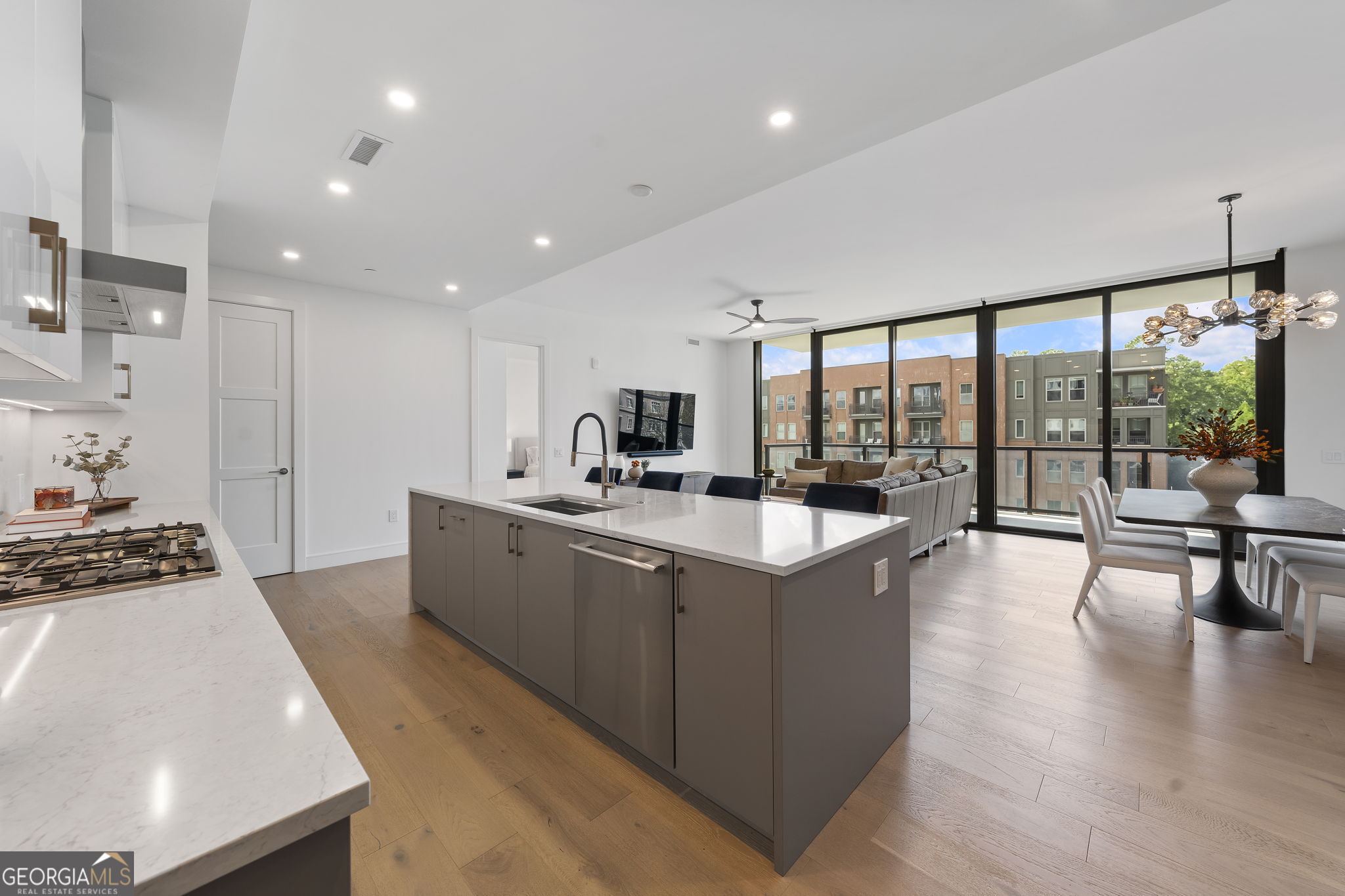 2425 Peachtree Road Ne # 511 Property Photo 4