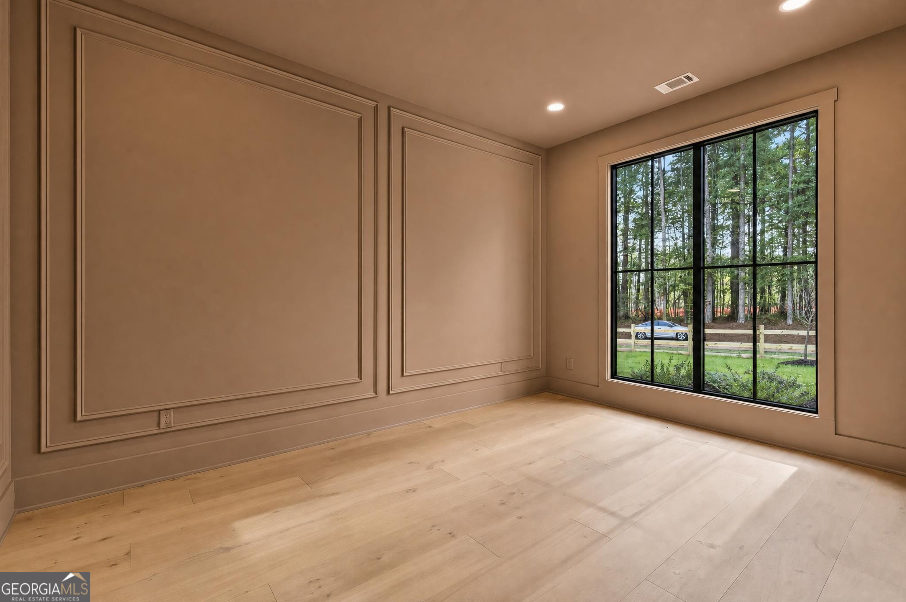 125 Manger Avenue W Property Photo 8