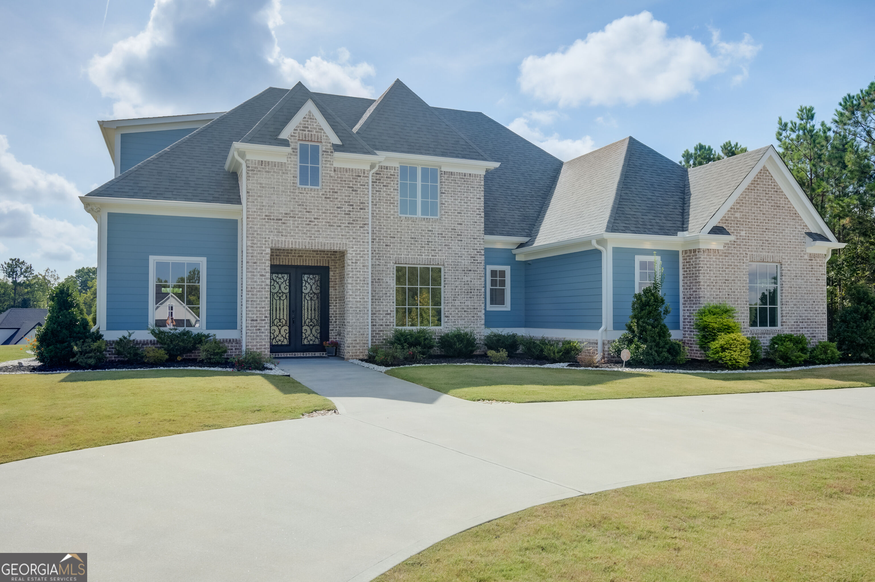 61 Forest Berry Court Property Photo 2