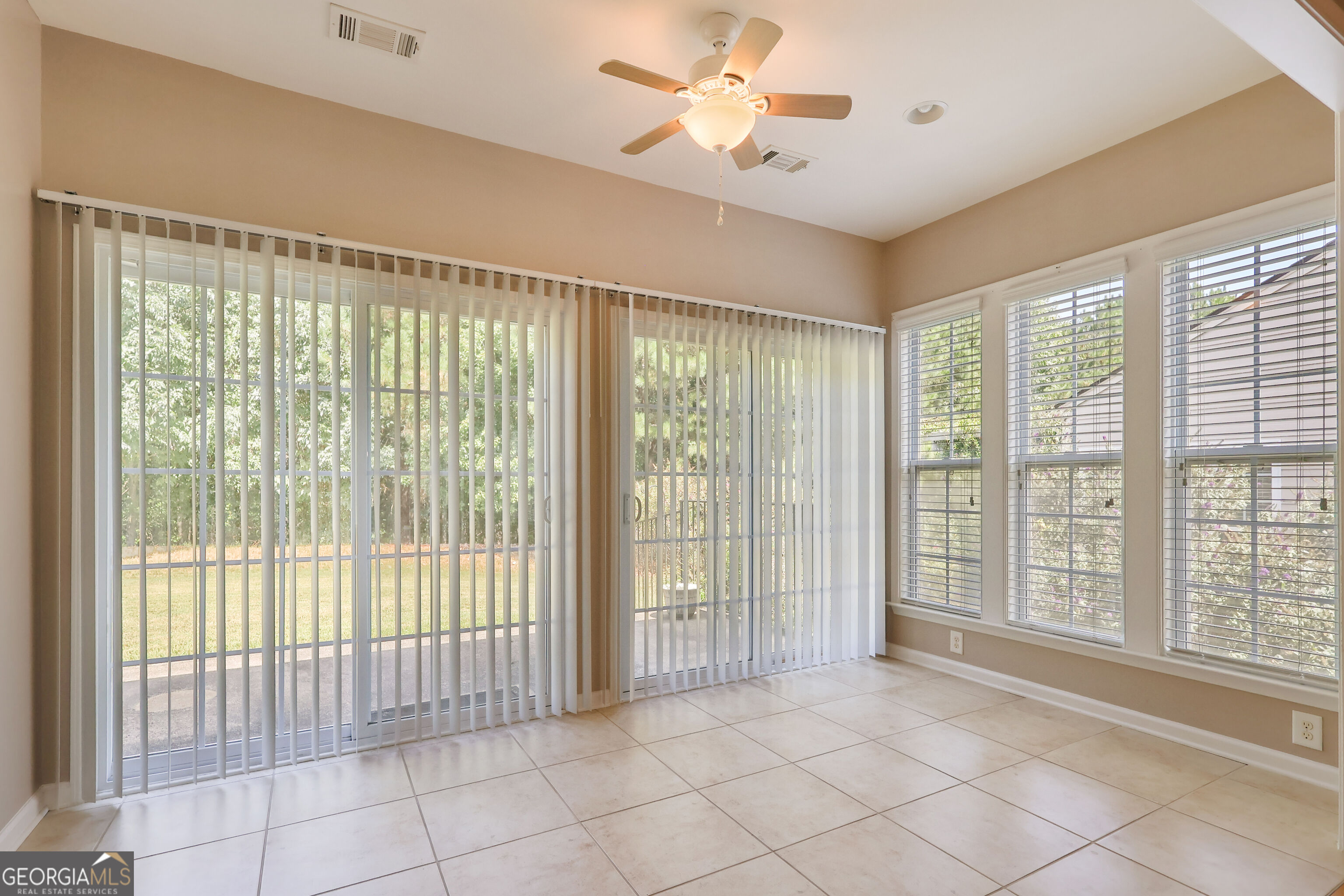 127 Begonia Court Property Photo 8