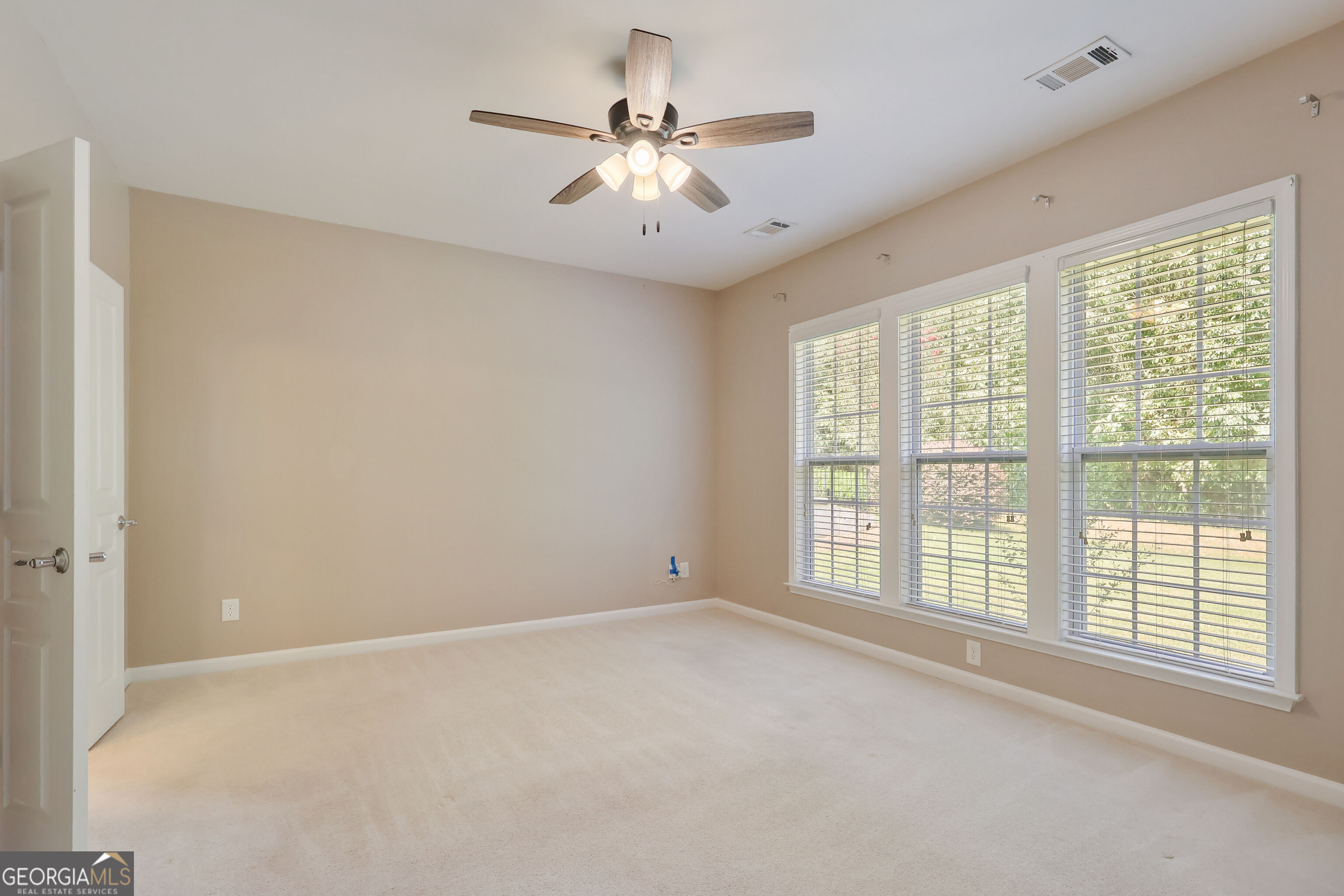 127 Begonia Court Property Photo 15