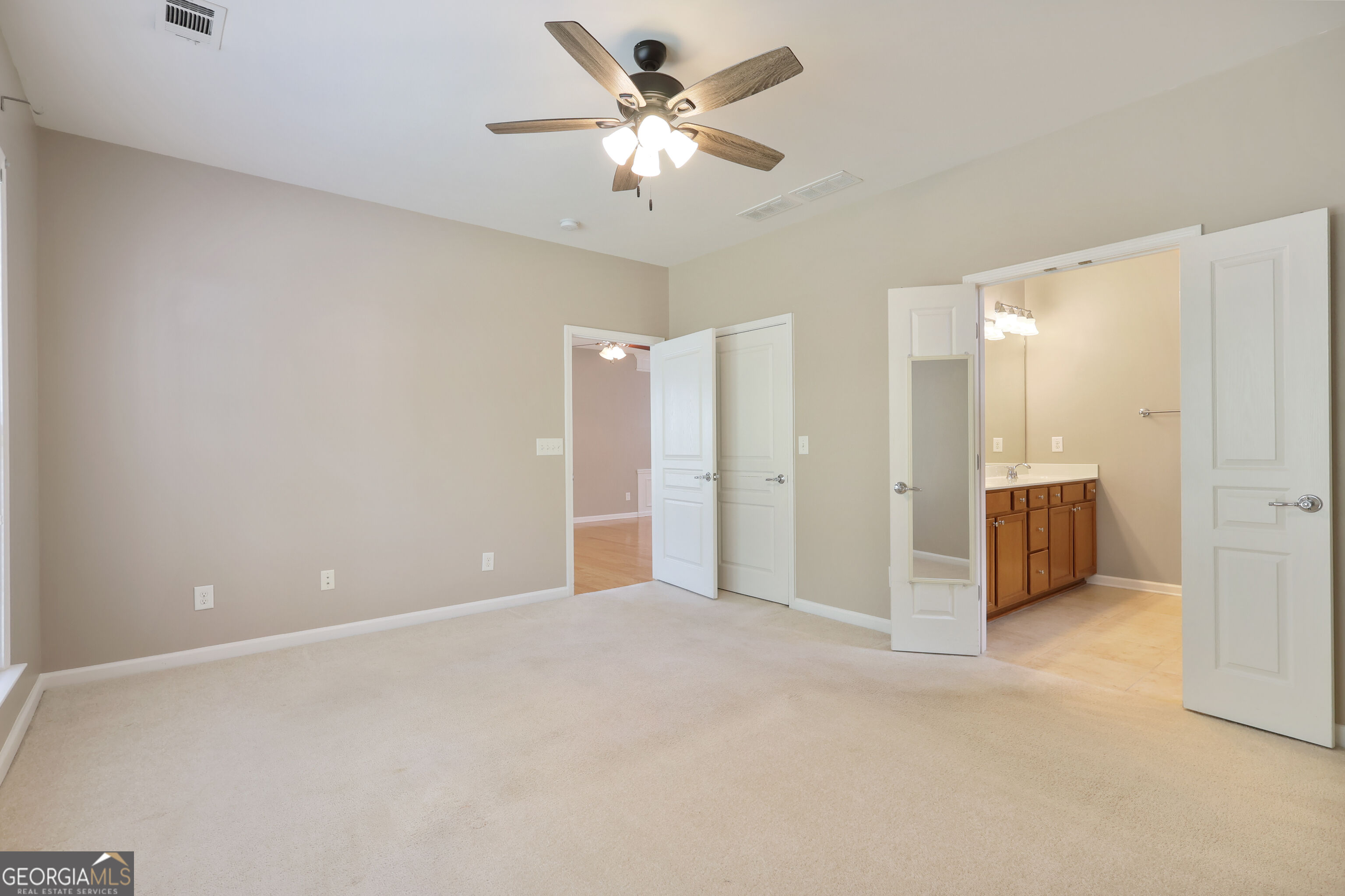 127 Begonia Court Property Photo 16