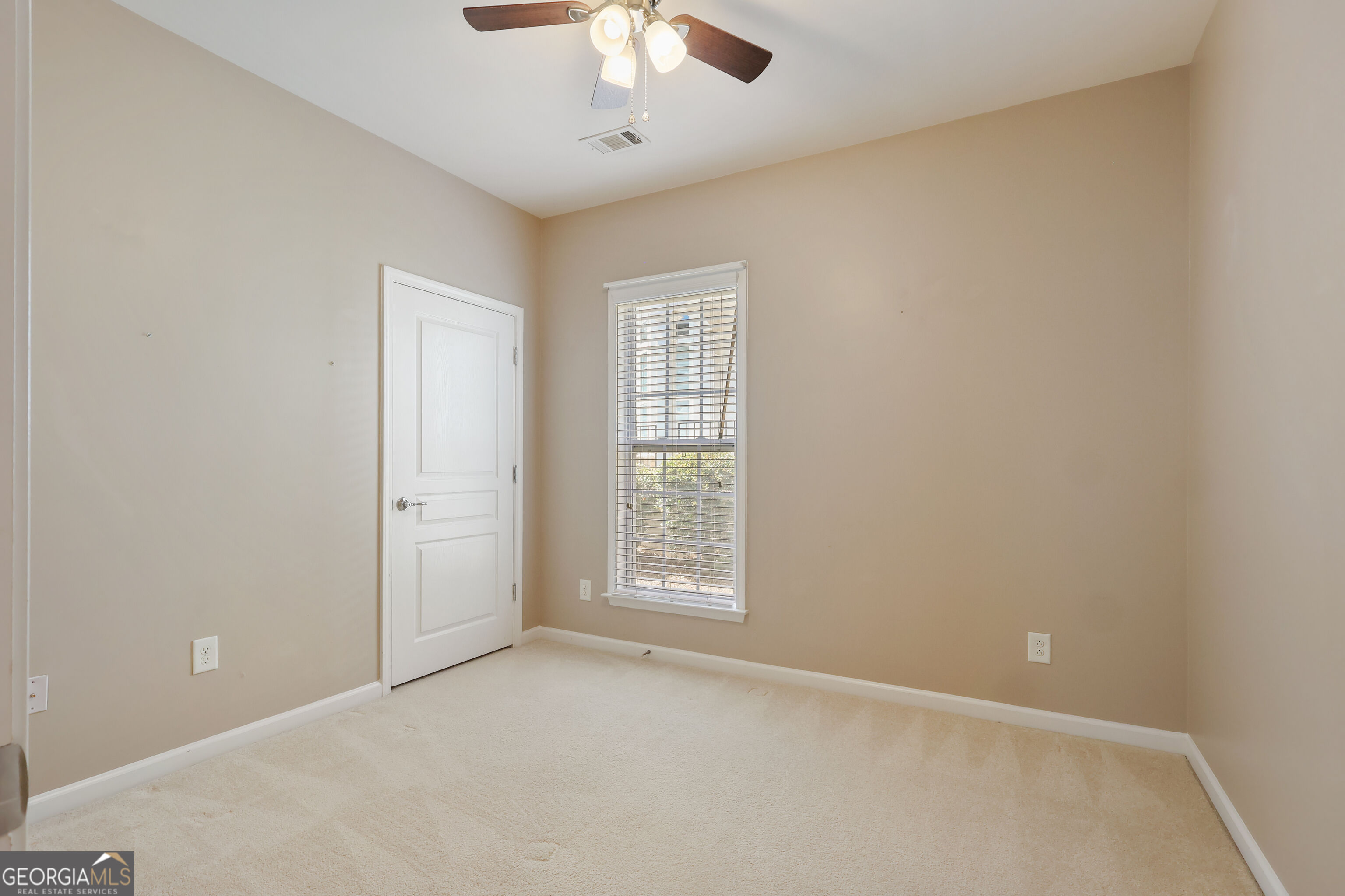 127 Begonia Court Property Photo 19