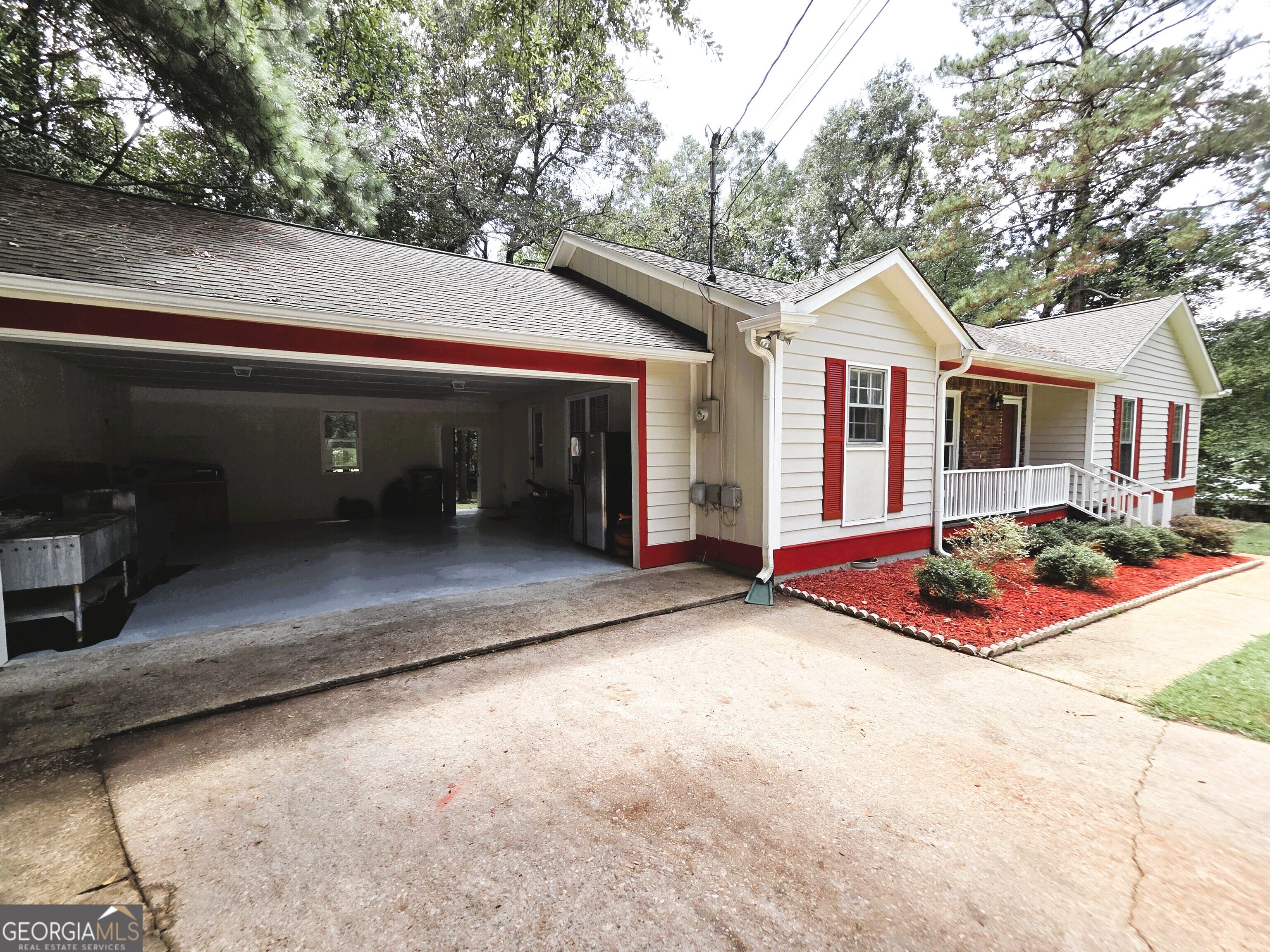104 Cedar Creek Court Property Photo 2