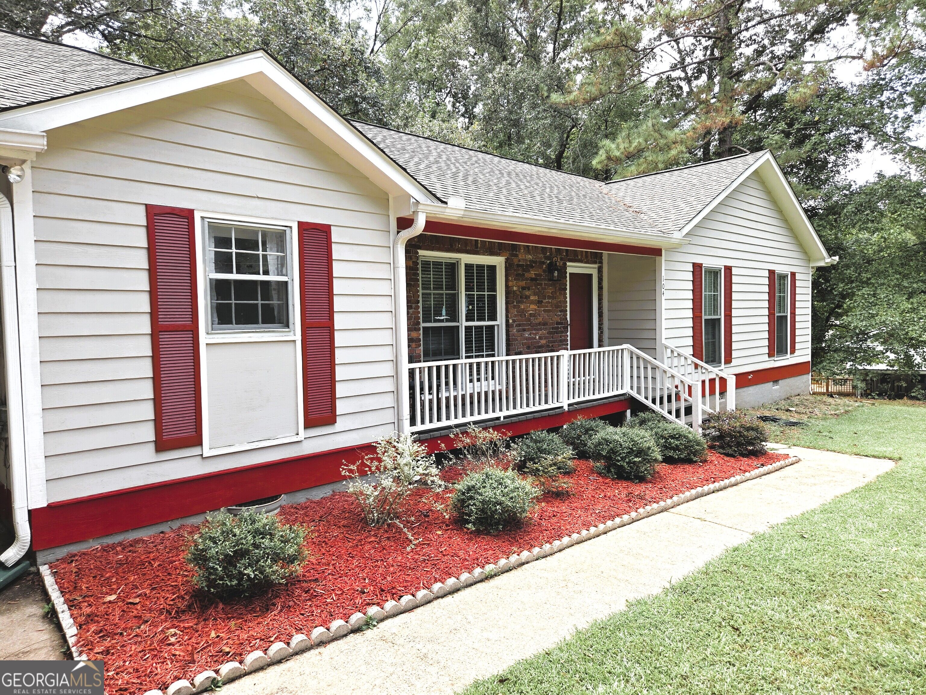 104 Cedar Creek Court Property Photo 3