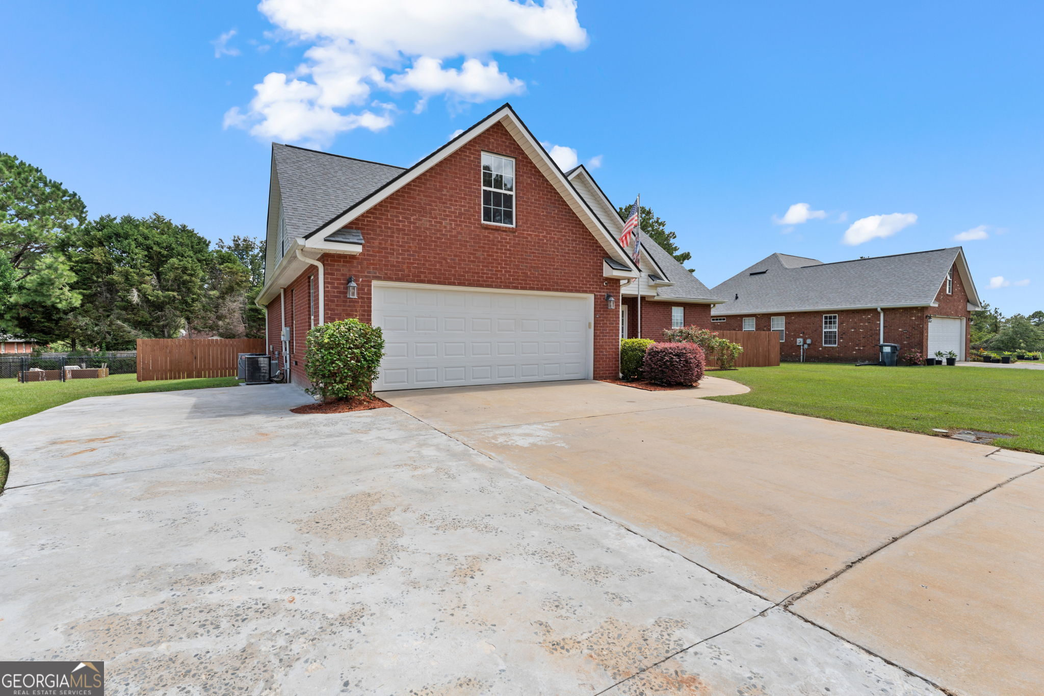 318 Christopher Luke Circle Property Photo 2