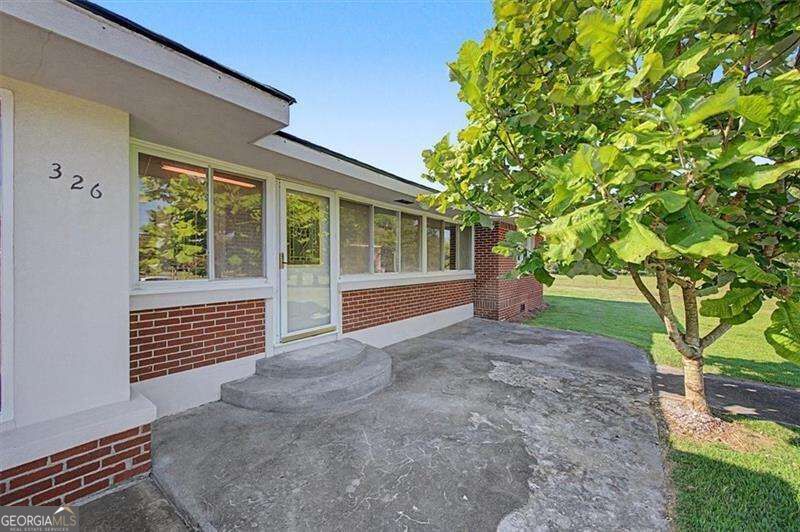 326 Old Cassville White Road Property Photo 4