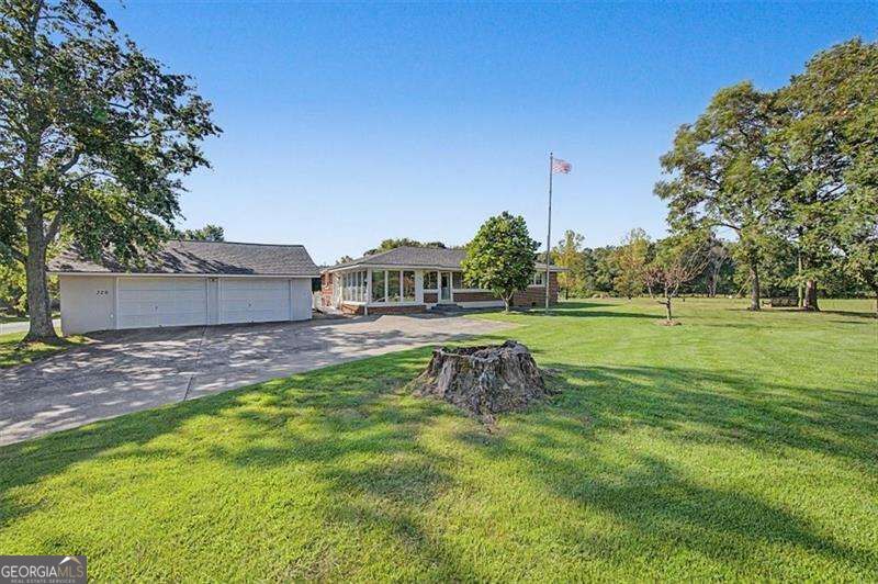 326 Old Cassville White Road Property Photo 5