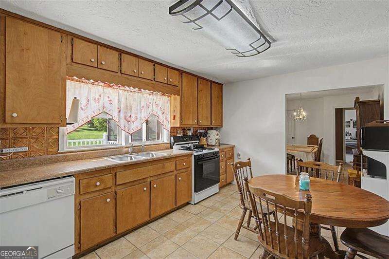 326 Old Cassville White Road Property Photo 11