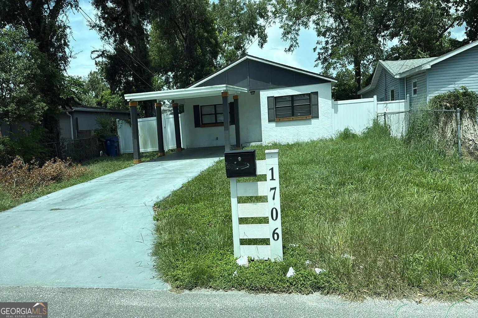 1706 E Poinsettia Avenue