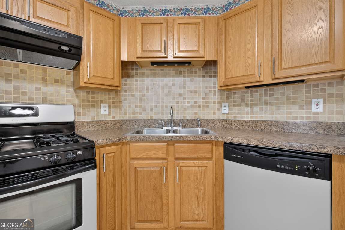 72 Victorian A Circle Property Photo 27