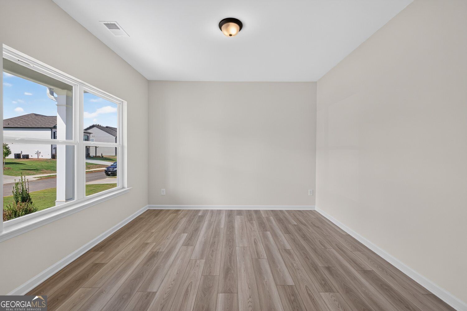 115 Shire Loop Property Photo 4