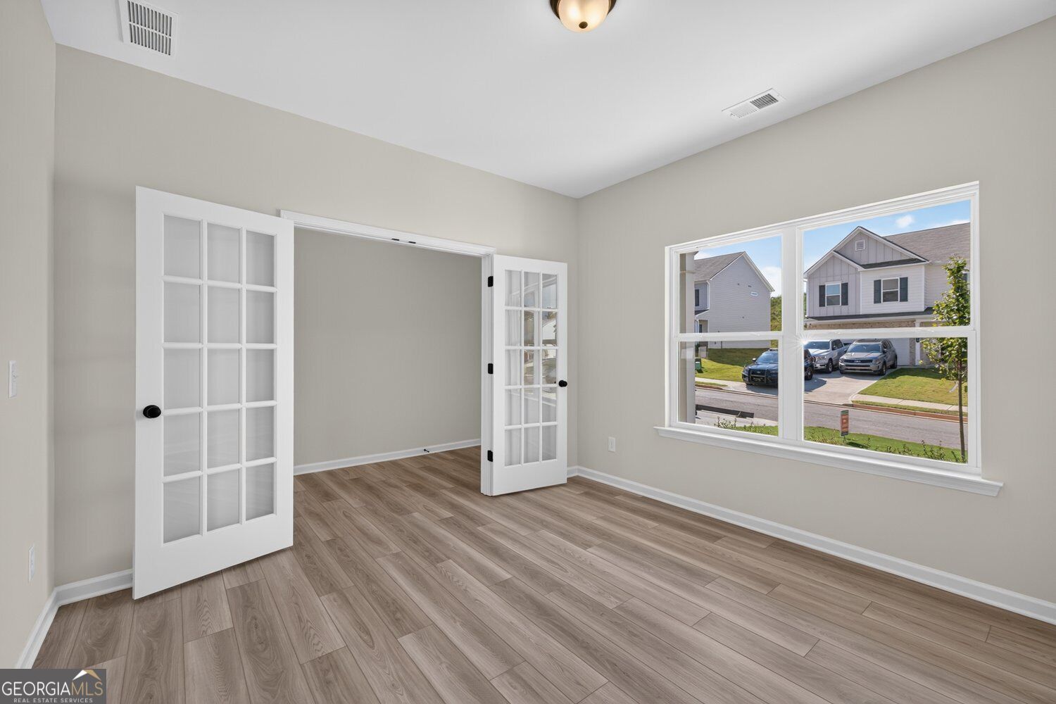 115 Shire Loop Property Photo 5