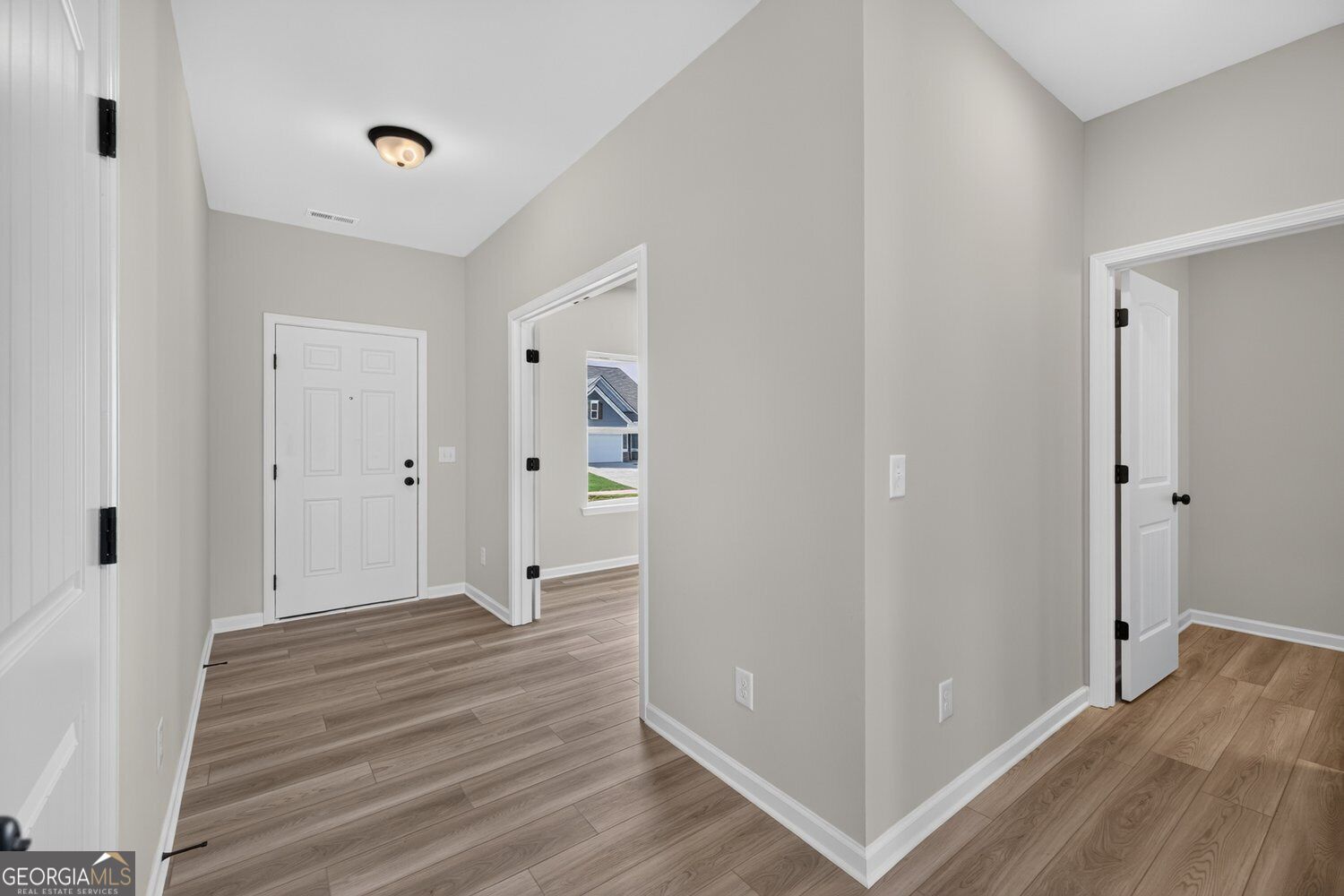 115 Shire Loop Property Photo 6